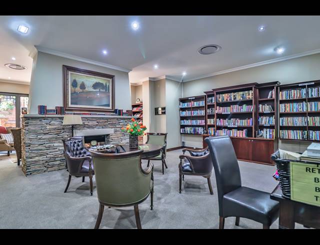 2 BEDROOM APARTMENT FOR SALE IN NEWLANDS